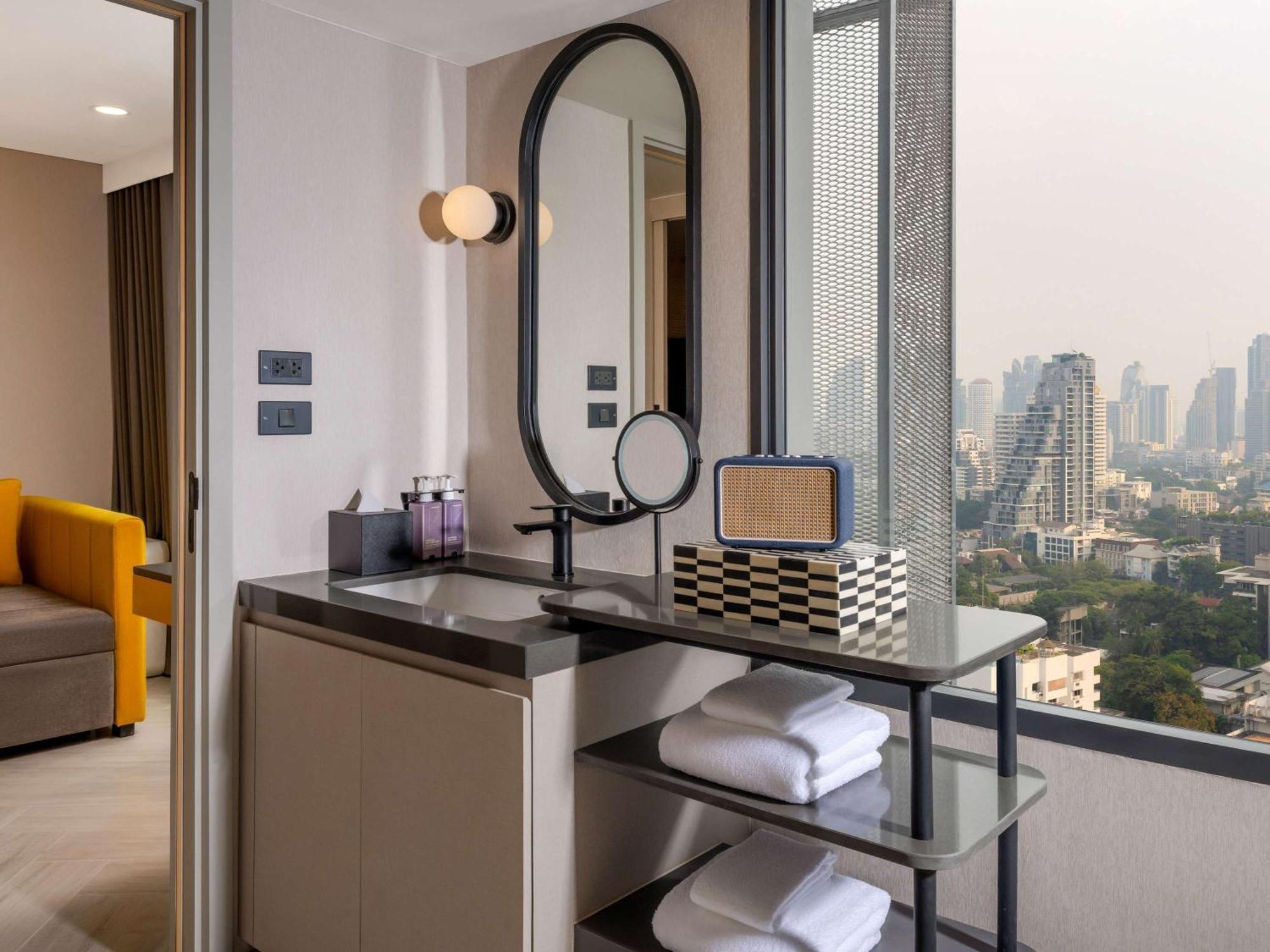 Tribe Living Bangkok Sukhumvit 39 By Accorhotels Ngoại thất bức ảnh