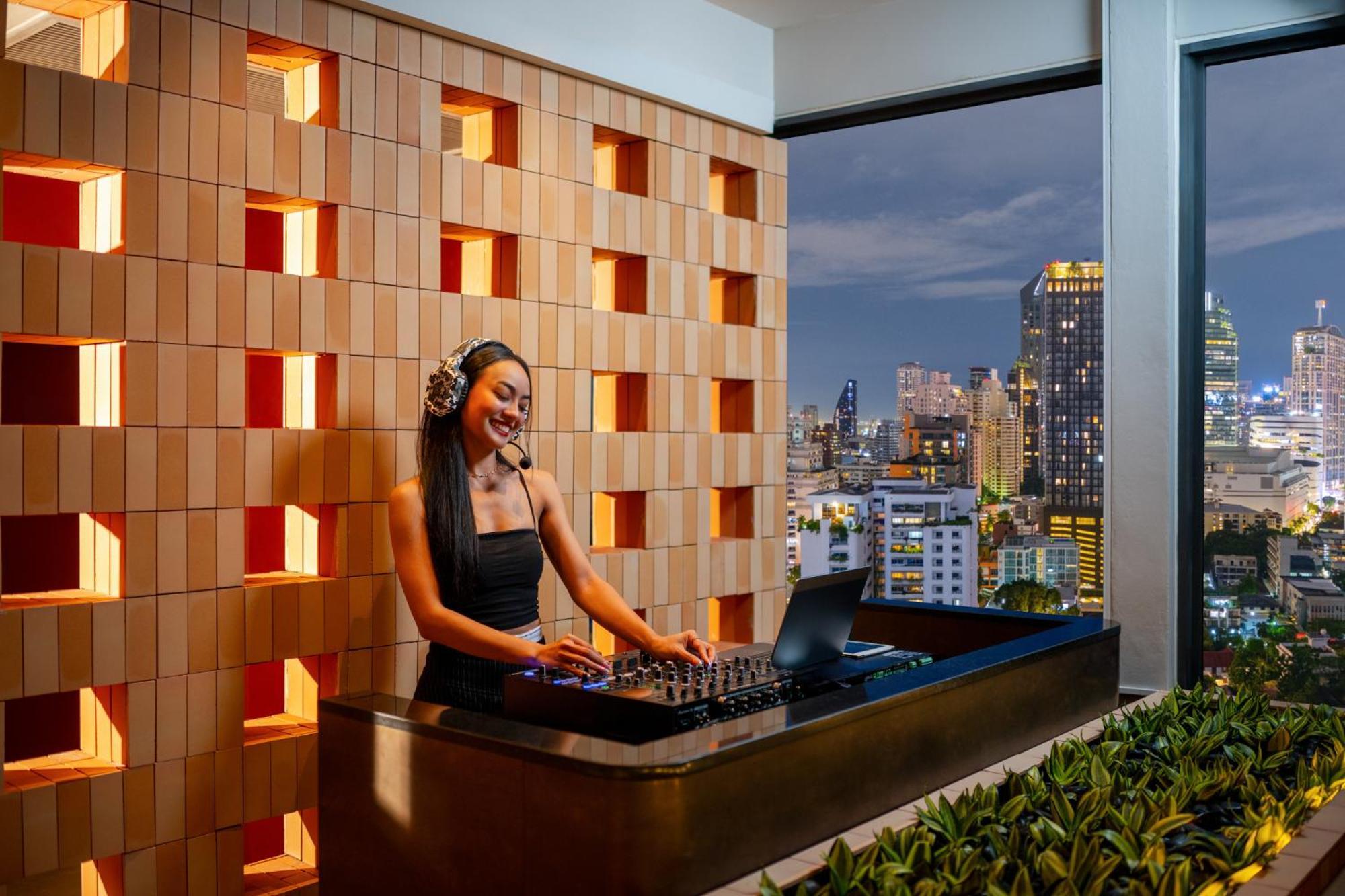 Tribe Living Bangkok Sukhumvit 39 By Accorhotels Ngoại thất bức ảnh
